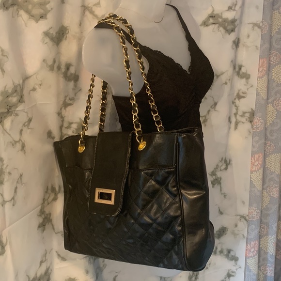 🎒 Aldo Quilted Black & Gold Shoulder Bag with Lock and Chain - Picture 3 of 14
